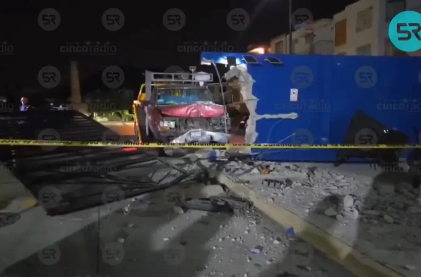  Borracho choca su camioneta contra una barda en Tianguismanalco