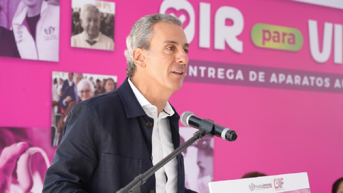 Entregan Pepe Chedraui y MariElise Budib aparatos auditivos a personas con discapacidad