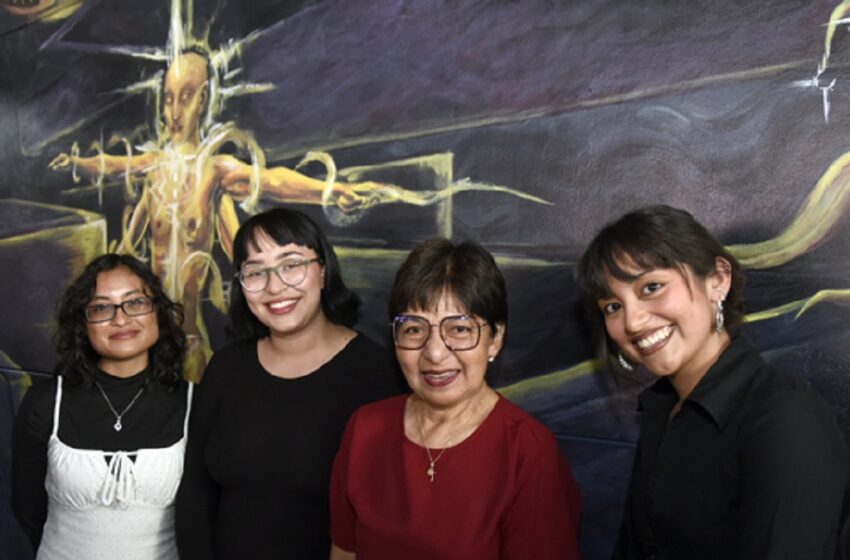  Estudiantes de Artes realizan mural en la Facultad de Psicología por sus 60 años
