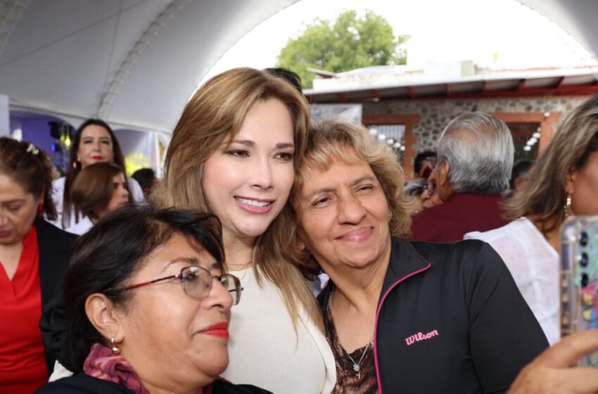 Festejan con el corazón las y los Abuelitos