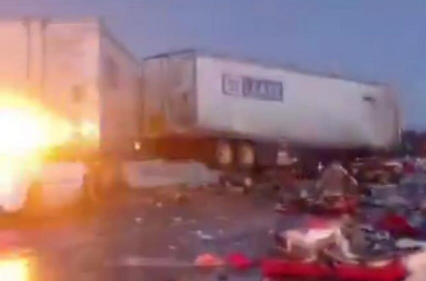  Fuerte choque entre dos tractocamiones y un auto en la México-Puebla a la altura de Acatzingo