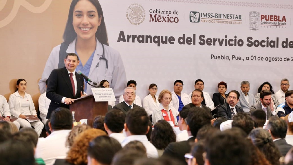 Gobierno de Puebla impulsa a jóvenes talentosos que cuidan salud de poblanos