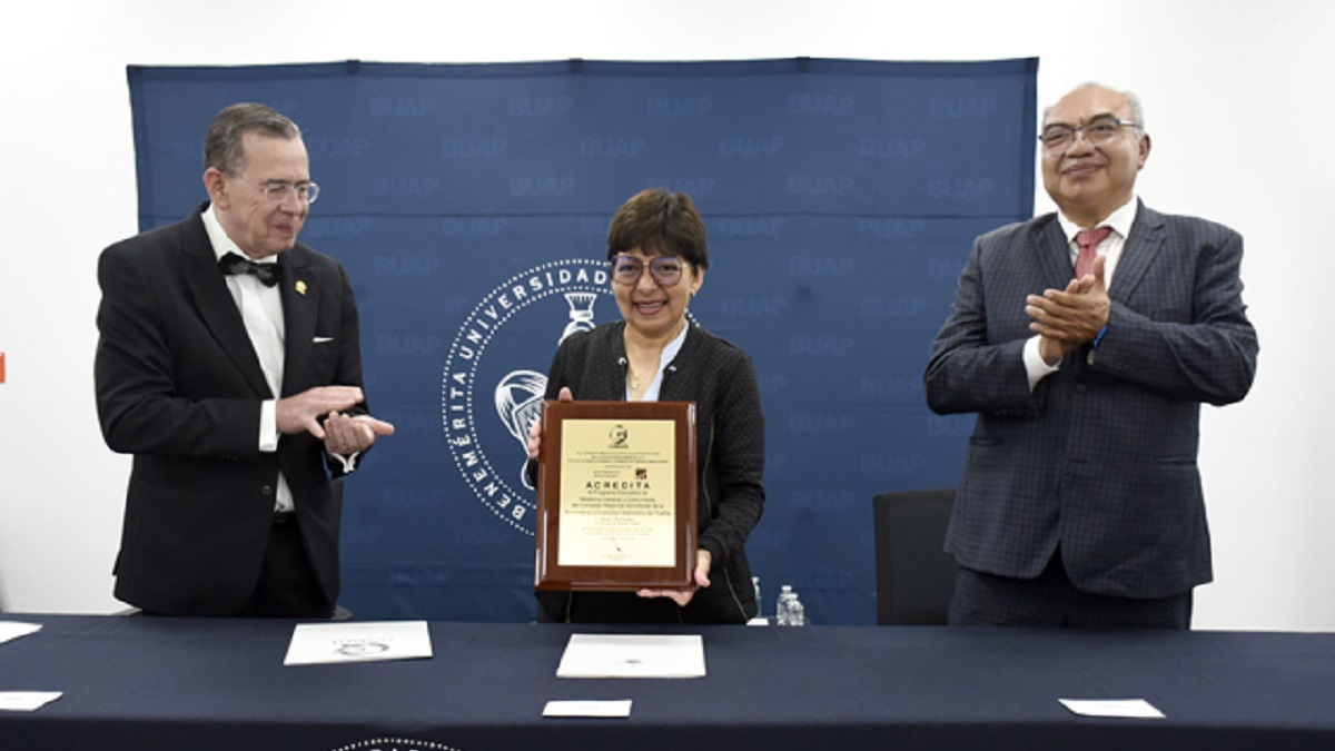 Licenciatura en Medicina General y Comunitaria de la BUAP recibe acreditación internacional de COMAEM