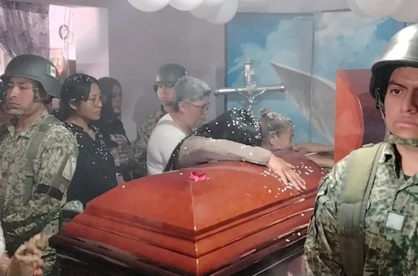  Llega cuerpo de militar poblano con su familia a Izúcar de Matamoros