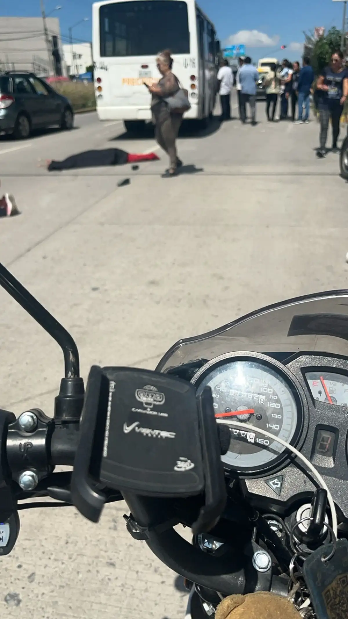 Mujer muere atropellada por una Ruta 44 a un costado de La Margarita