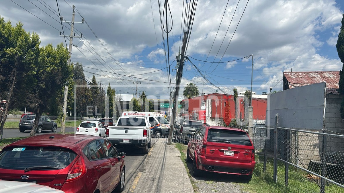 Poblano intenta comprar un auto y vendedores lo asaltan y balean sobre la Recta a Cholula