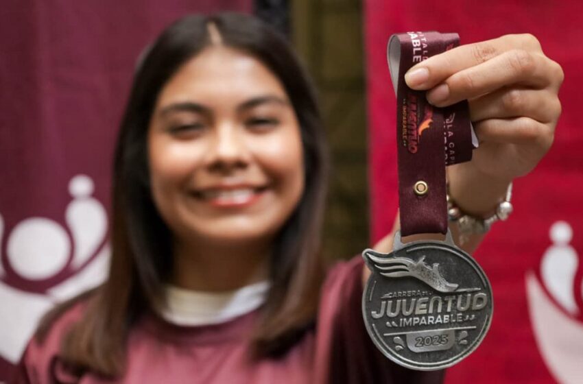  Presenta IJMP playera y medalla oficial de la Carrera «Juventud Imparable 2025»