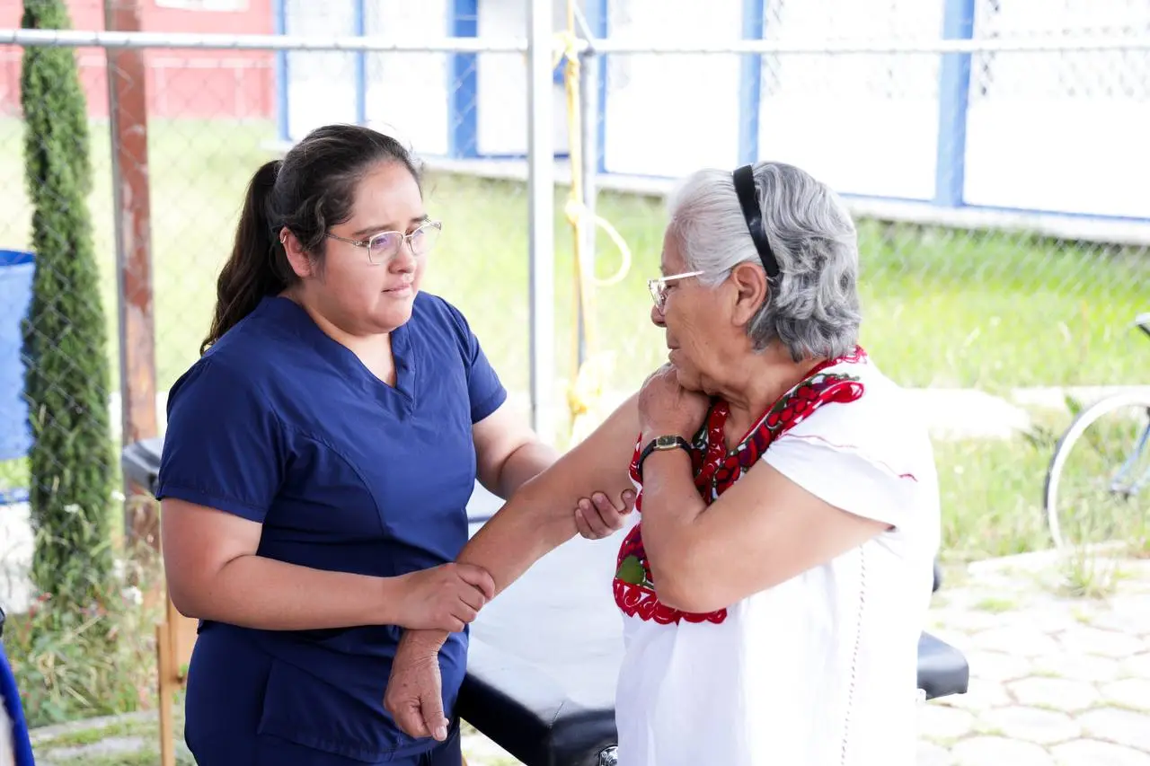 Prioriza Lupita Cuautle el bienestar de personas adultas mayores con Jornadas de Salud