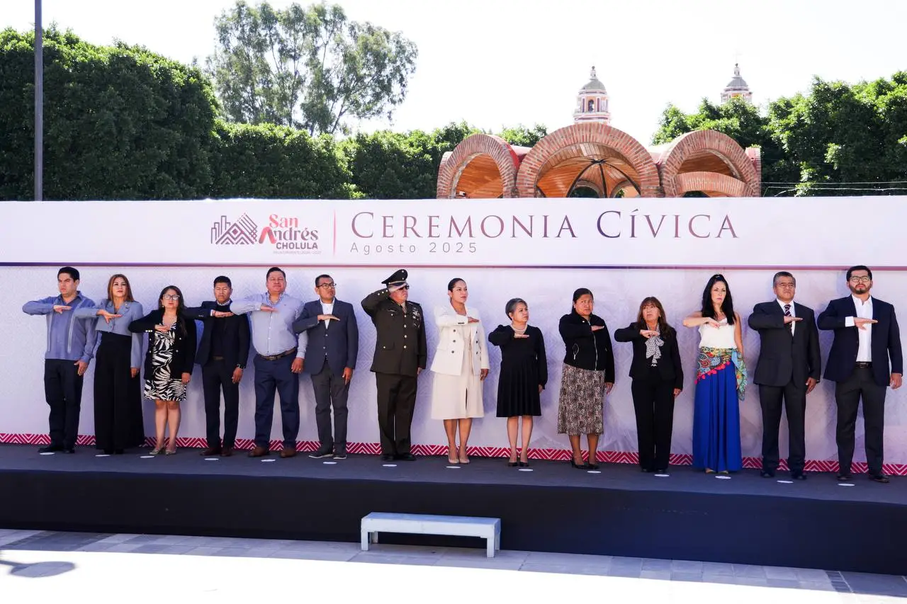 Promueve Lupita Cuautle principios de legalidad y transparencia en acto cívico