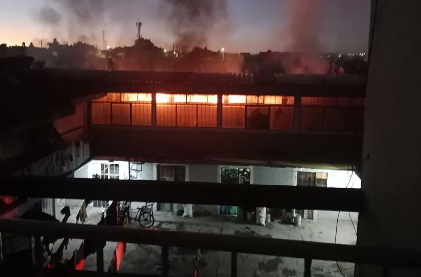  Recicladora arde en llamas en la colonia Jorge Murad