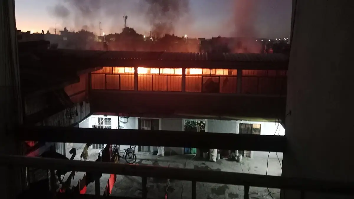 Recicladora arde en llamas en la colonia Jorge Murad