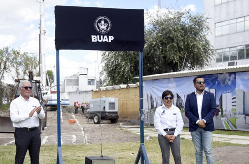  Rectora Lilia Cedillo coloca primera piedra de un nuevo edificio para la Preparatoria Lázaro Cárdenas del Río