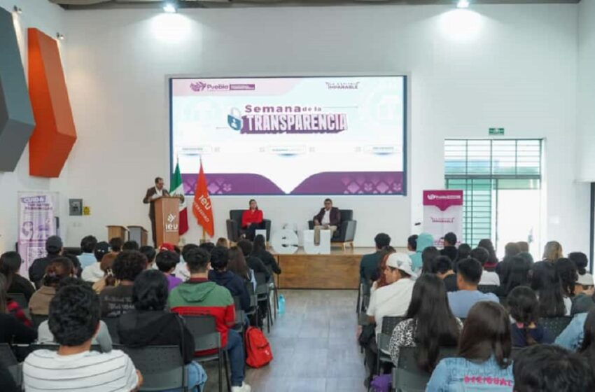  Acerca Gobierno de la Ciudad temas de transparencia y datos personales a estudiantes de la Universidad IEU