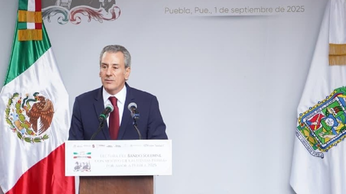 Coloca Pepe Chedraui Bando Solemne de las Fiestas Patrias 2025 en el Palacio Municipal