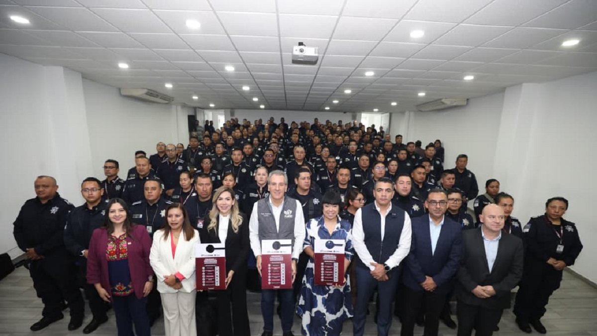 Encabeza Pepe Chedraui ceremonia de clausura de capacitación a policías de la ciudad sobre órdenes de protección