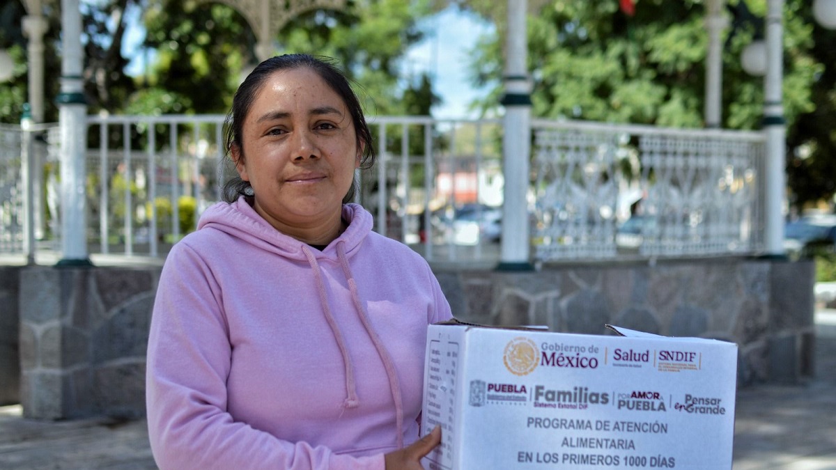 Entrega SMDIF apoyos alimentarios en Azumiatla y Totimehuacan