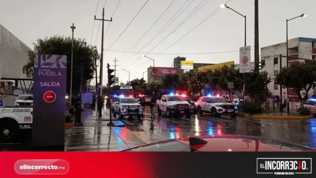 Normalistas queman unidad de RUTA; policías aseguran tres autobuses en los que viajaban