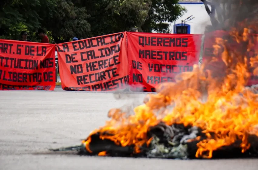  Integrantes de la 28 de Octubre se infiltran en protesta de normalistas de Tételes