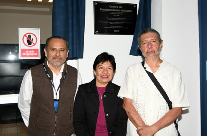  La Rectora Lilia Cedillo devela placa conmemorativa en reconocimiento a la labor del doctor Manuel Martín Ortiz