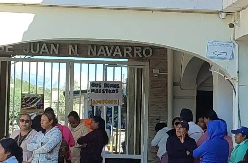  Padres de familia toman la Telesecundaria Juan N. Navarro; exigen incrementar el número de docentes