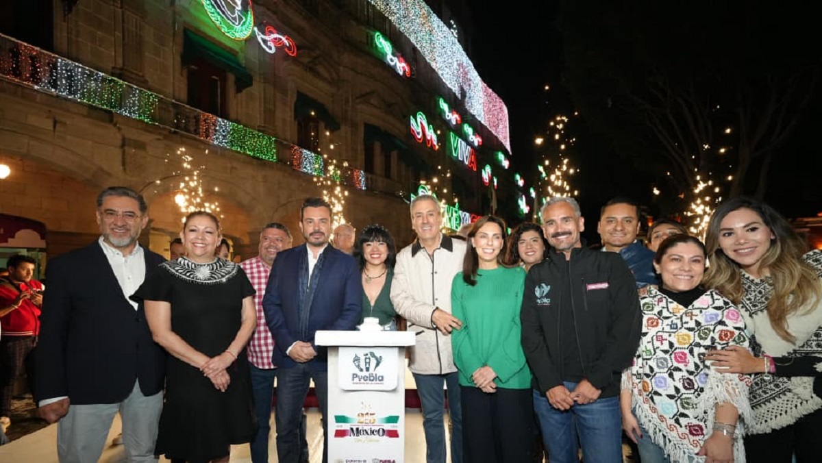 Pepe Chedraui iluminó el primer cuadro de la ciudad por las Fiestas Patrias 2025