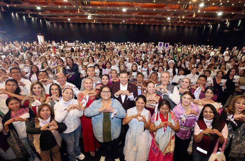  Puebla primer estado en crear la red de Mujeres Tejedoras de la Patria