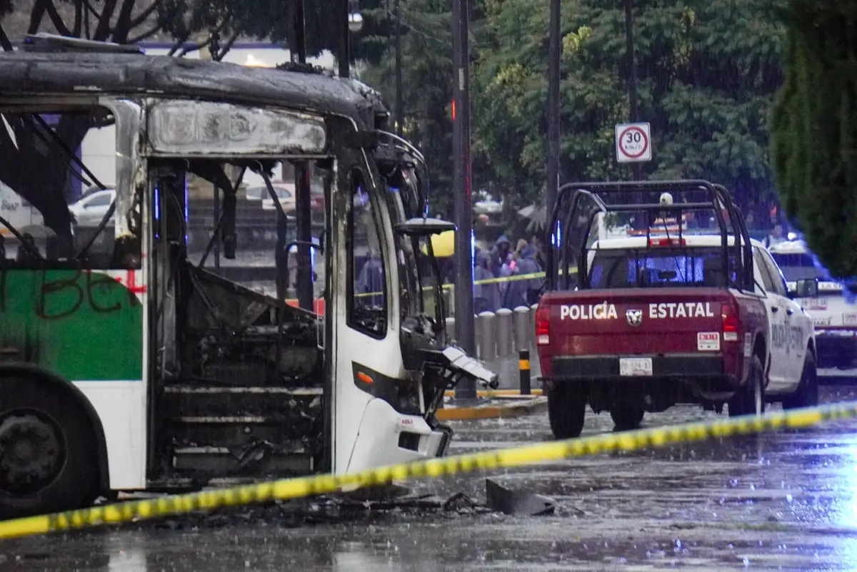 “Quemar autobuses no es respuesta al diálogo”, exige Armenta a Rubén Sarabia respetar la ley 