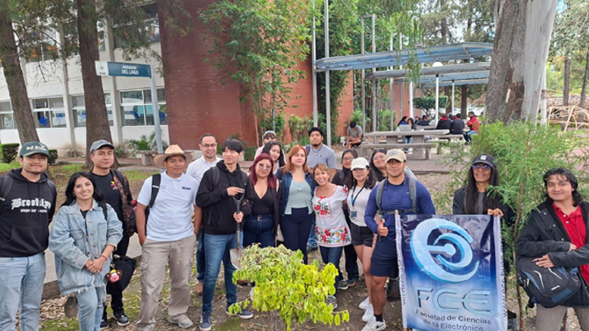 Raíces que nos unen: BUAP siembra ahuehuetes en Ciudad Universitaria