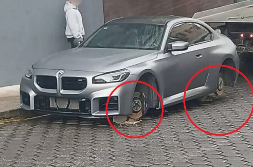  Desvalijan lujoso BMW en Zavaleta: lo dejan sobre tabiques y sin llantas