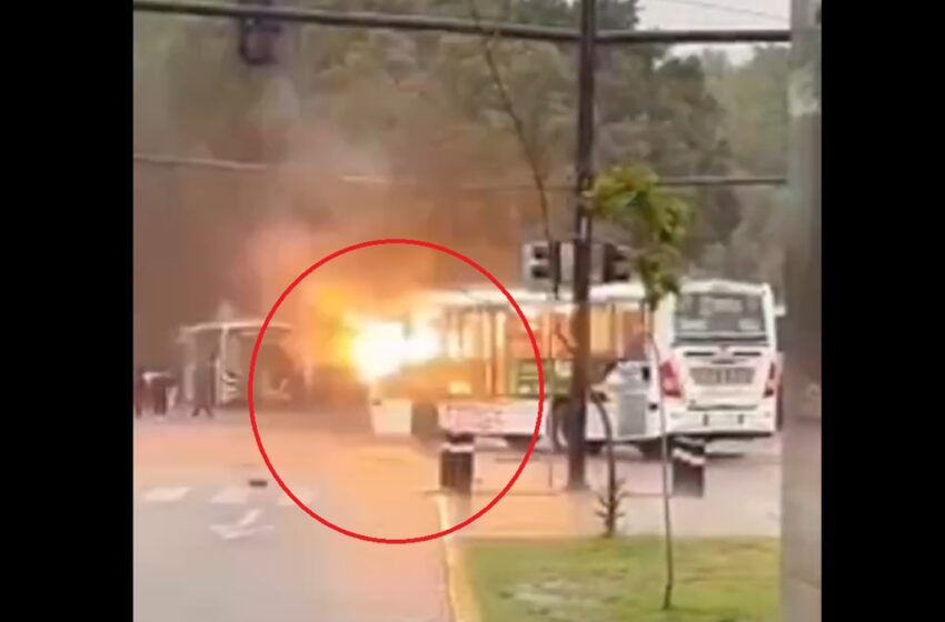  ¡Impactante! El momento exacto de la explosión del RUTA incendiado por normalistas