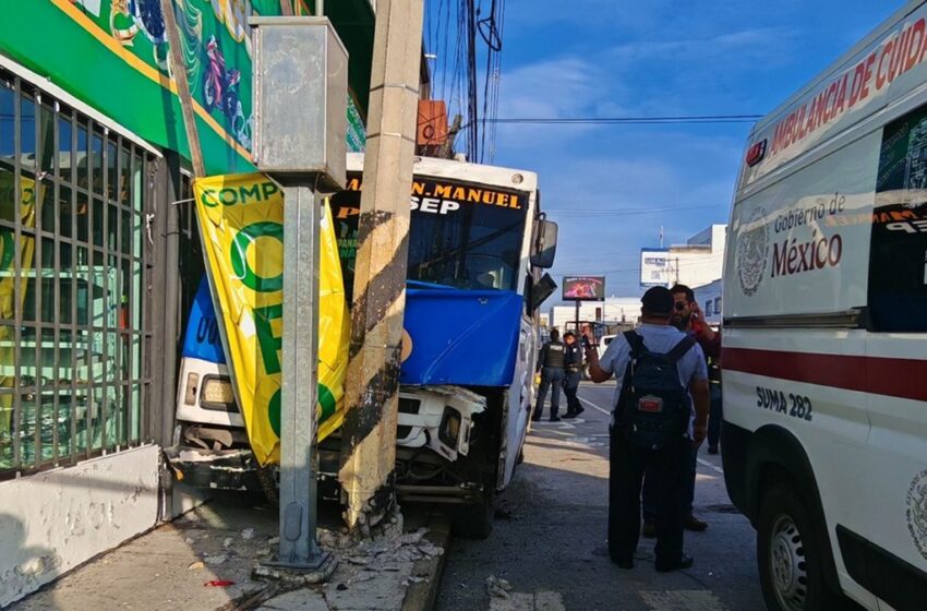  Falla mecánica causa terror en Puebla: Ruta choca contra poste y deja 5 heridos