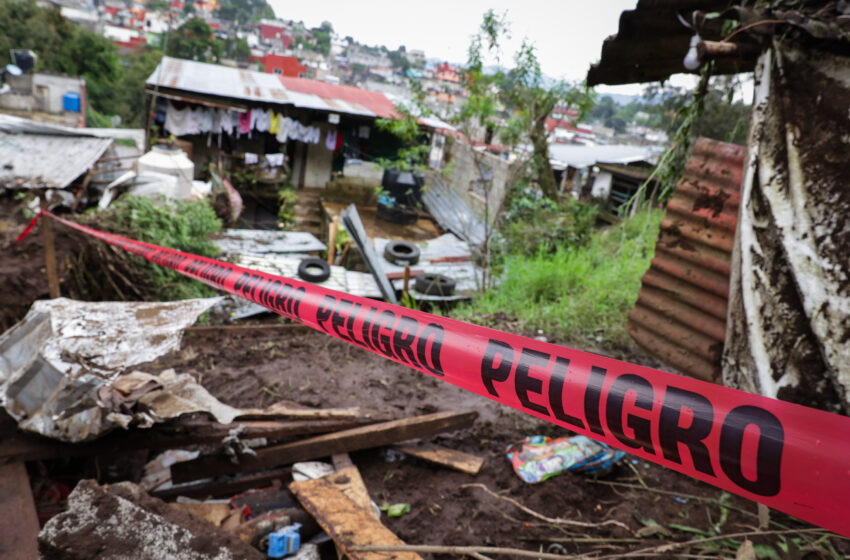  13 comunidades de Puebla siguen incomunicadas tras el paso de las lluvias: Armenta