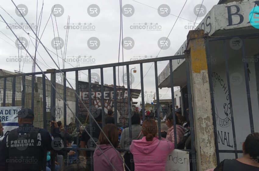  Antorcha Campesina desata riña en el mercado Bosques de Manzanilla por desalojos