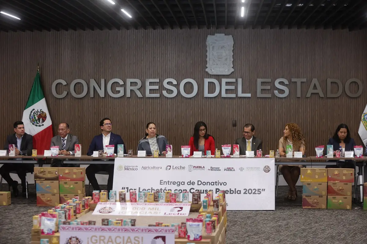 Armenta dona un millón de pesos para 50 mil litros de leche a personas vulnerables en Puebla