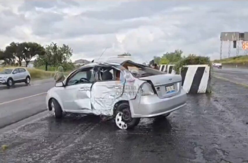  Dos adultos mayores mueren en accidente en la autopista Atlixcáyotl