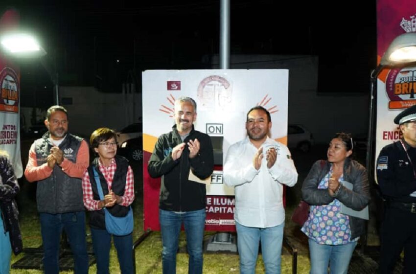  Enciende Gobierno de Pepe Chedraui luminarias modernizadas en colonia S.N.T.E con Puebla Brilla