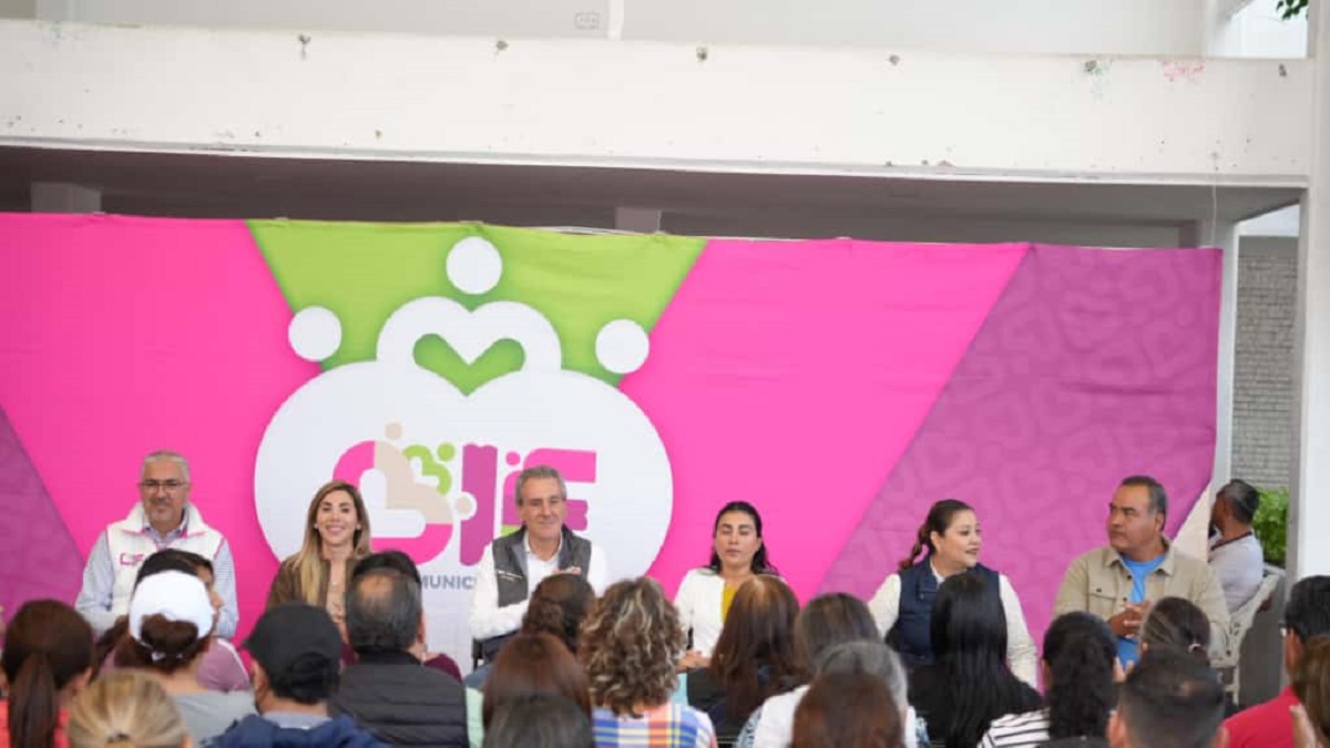 Entrega Pepe Chedraui apoyos alimentarios a familias de San Baltazar Campeche