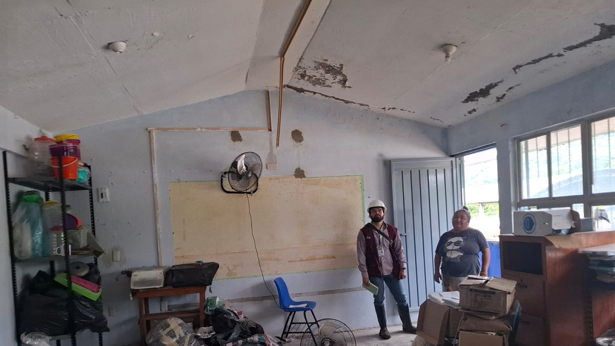 Gobierno estatal inicia evaluación de daños en infraestructura educativa, derivados de las lluvias en la Sierra Norte