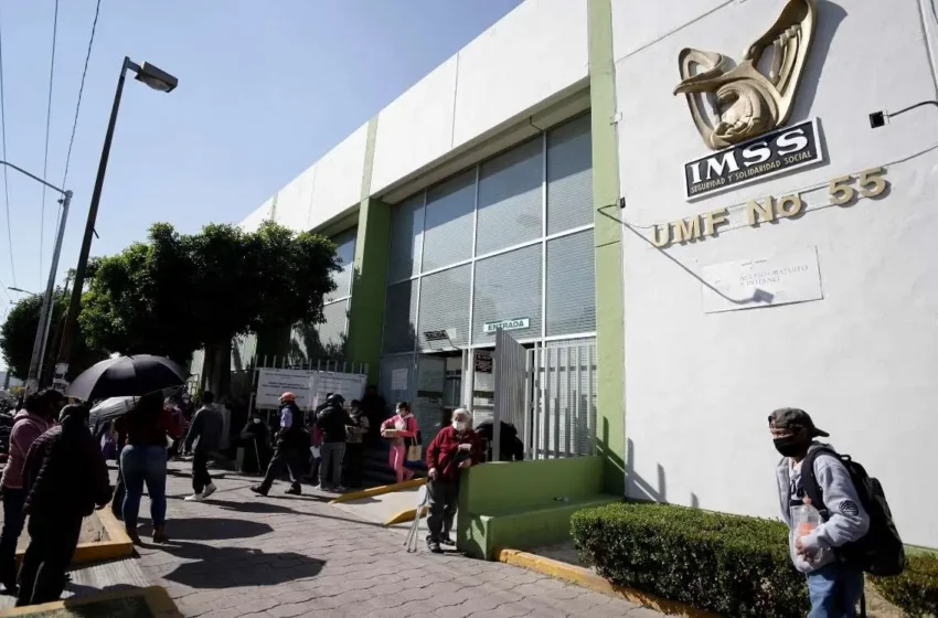  Hombre vestido de cirujano asalta clínica 55 del IMSS en Amalucan
