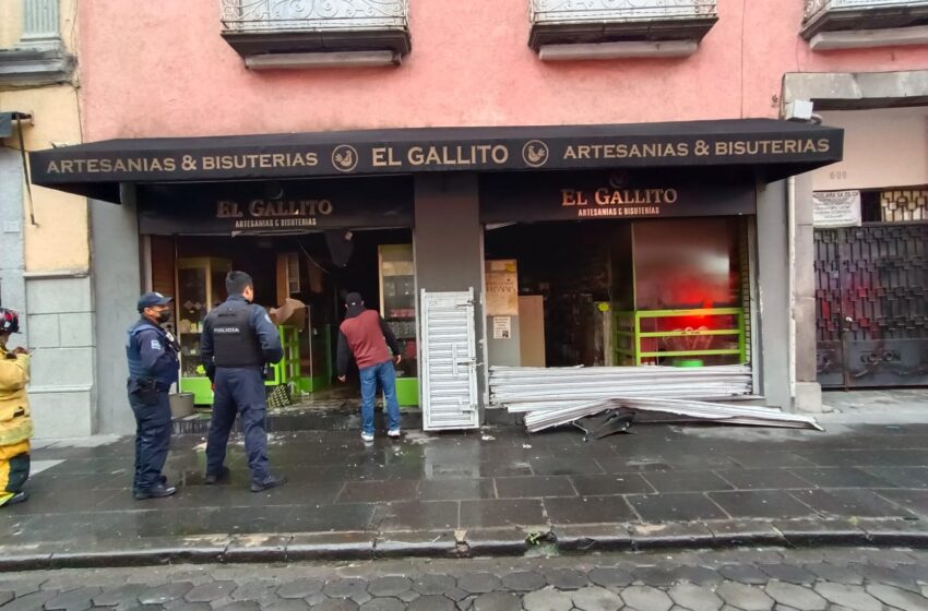  Se incendia negocio en pleno Centro Histórico de Puebla