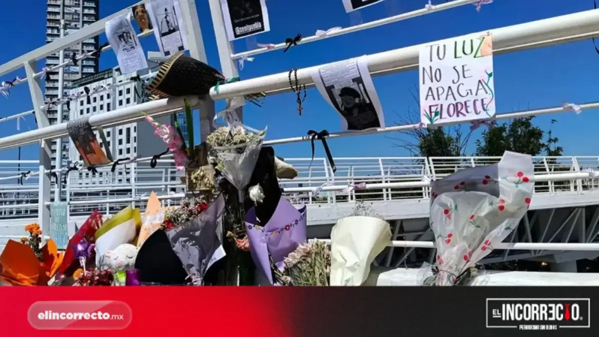 Colocan ofrenda para Yusvely Marianny sobre el puente de la Vía Atlixcáyotl