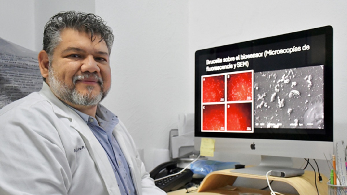 Investigador de la Facultad de Ciencias Biológicas desarrolla biosensores para detectar bacterias patógenas y toxinas