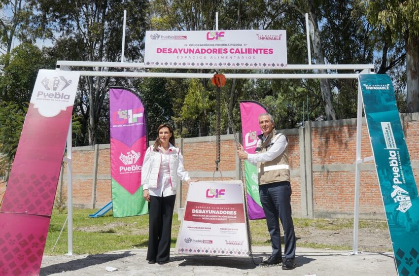  MariElise Budib y Pepe Chedraui colocan la primera piedra de desayunadores escolares transitorios