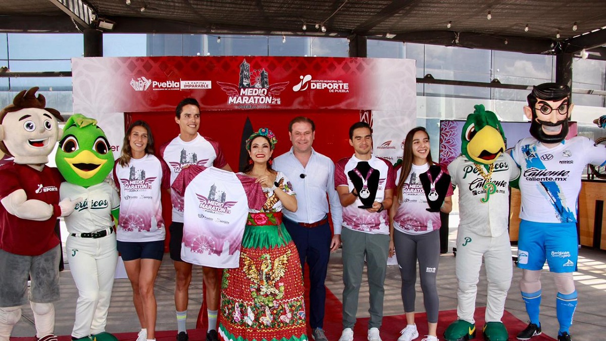 Presenta Gobierno de la Ciudad rutas, playera y medalla del Medio Maratón 21K Puebla 2025