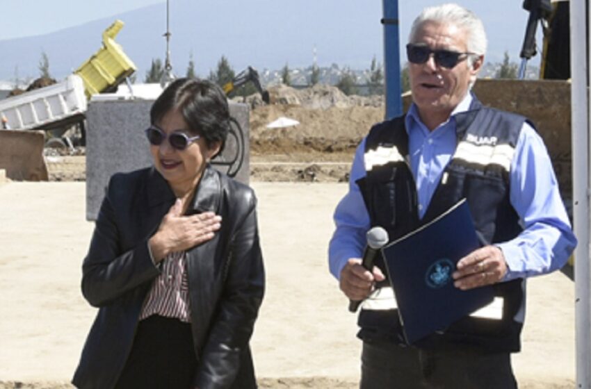  Rectora Lilia Cedillo coloca primera piedra de pista de tartán y campo traviesa en la prepa Alfonso Calderón