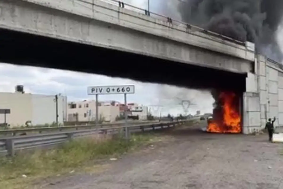 Sindicatos de la construcción protagonizan pelea en la autopista Puebla-Tlaxcala