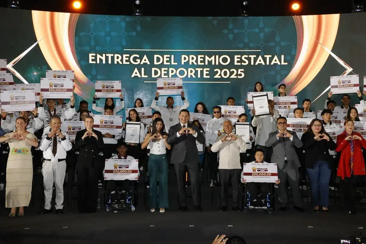 Armenta entrega 20 mdp en premios a mil 200 deportistas poblanos