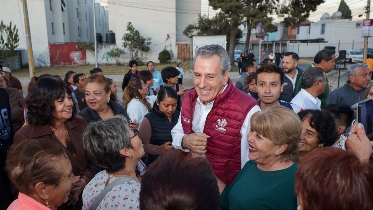 Entrega Pepe Chedraui rehabilitación vial en la unidad habitacional Loma Bella