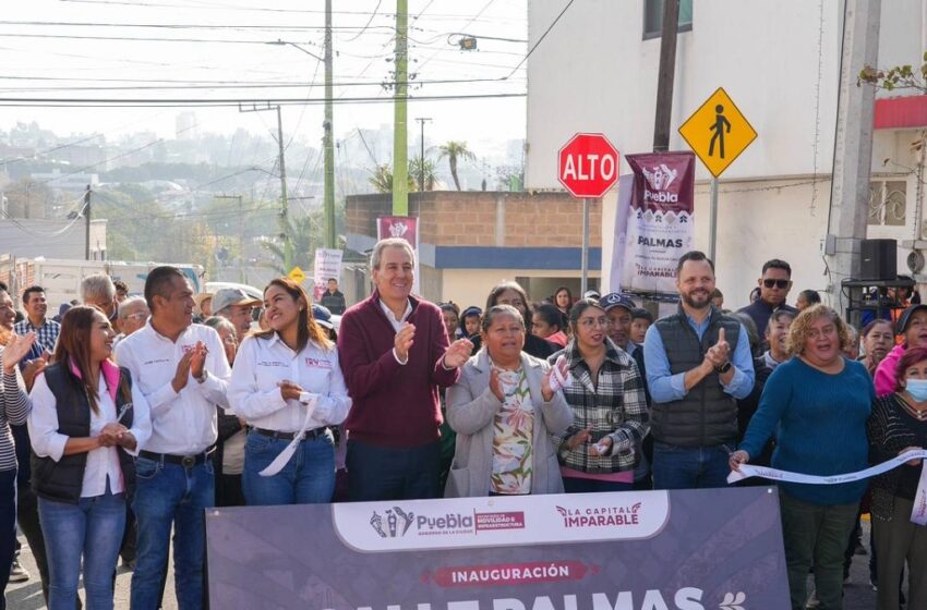  Entrega Pepe Chedraui trabajos de pavimentación en la colonia Santa Cruz Buenavista