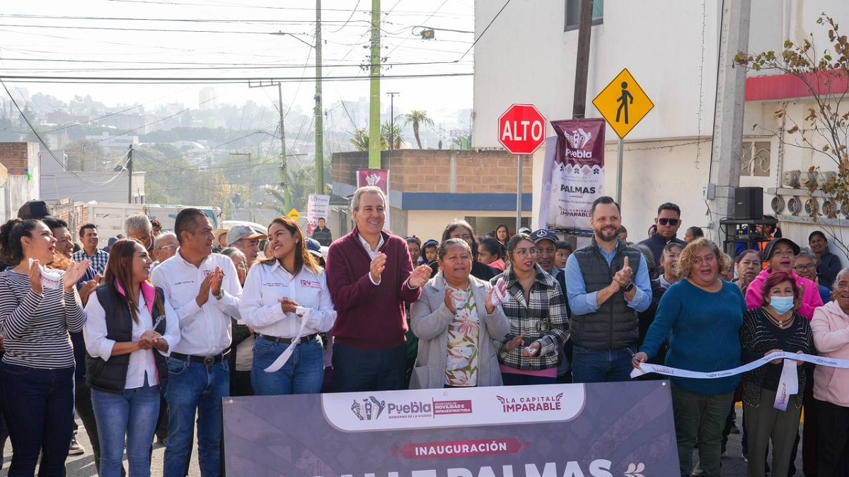 Entrega Pepe Chedraui trabajos de pavimentación en la colonia Santa Cruz Buenavista